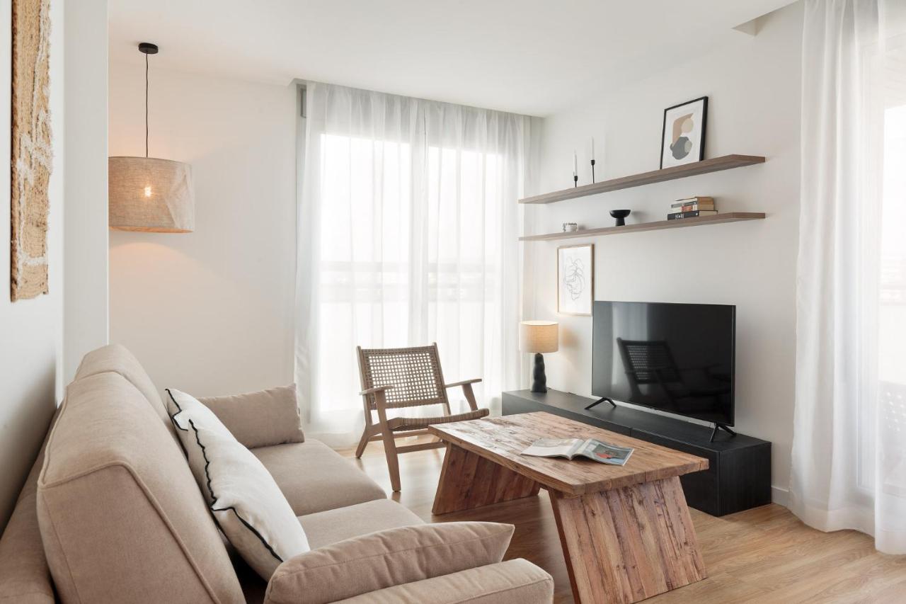 Port Forum Apartments By Olala Homes Сант Адриа де Бесос Екстериор снимка