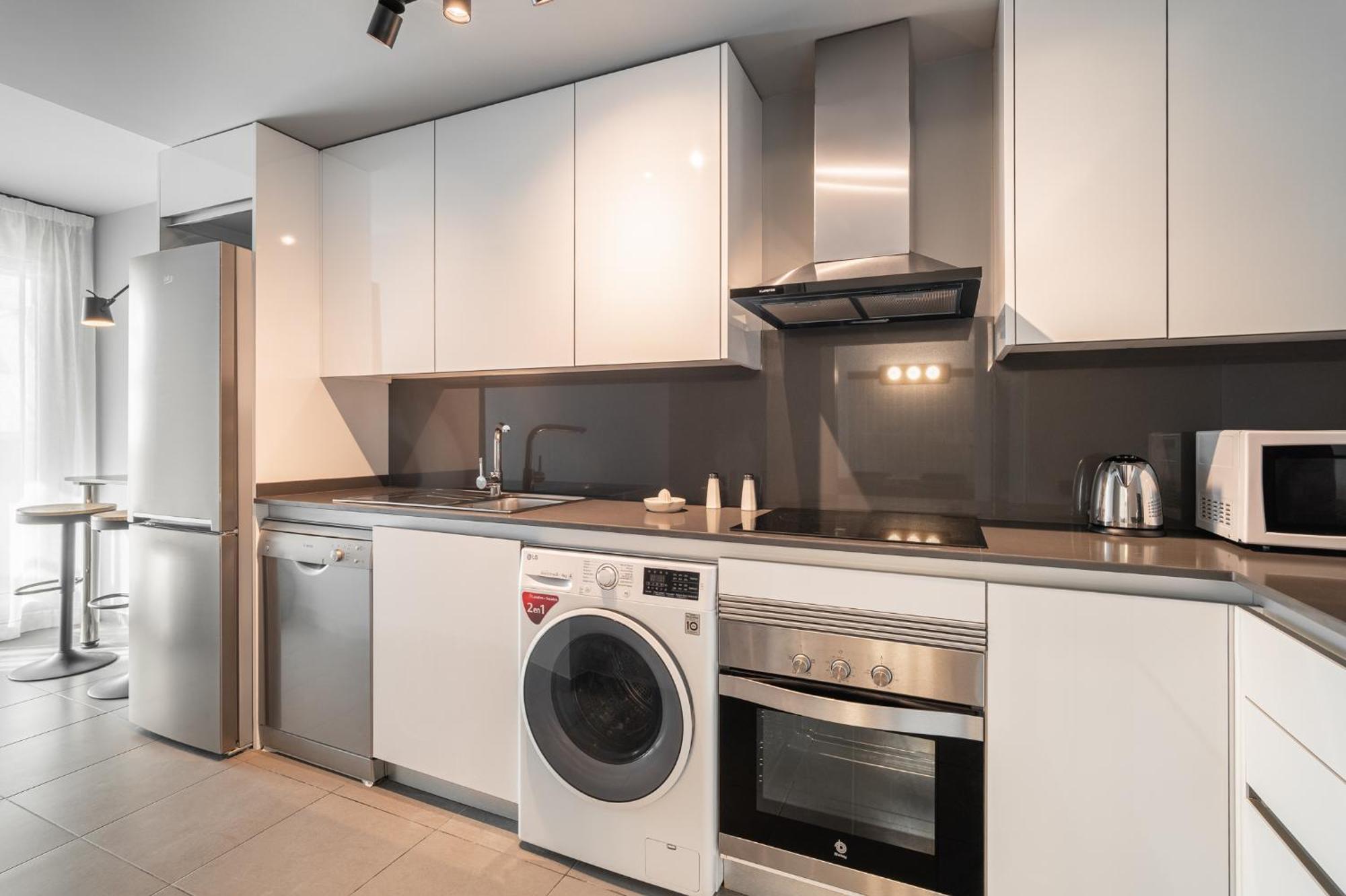Port Forum Apartments By Olala Homes Сант Адриа де Бесос Екстериор снимка
